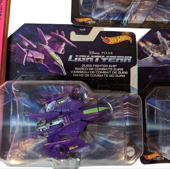 Hot Wheels die-cast Pixar Lightyear Fleet Starship 3pc set. - Picture 3 of 7